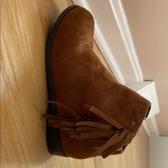 Tahari Children’s boots - Picture 2 of 3